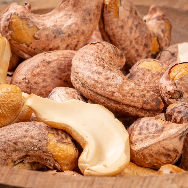 Noix de cajou grillées avec la peau